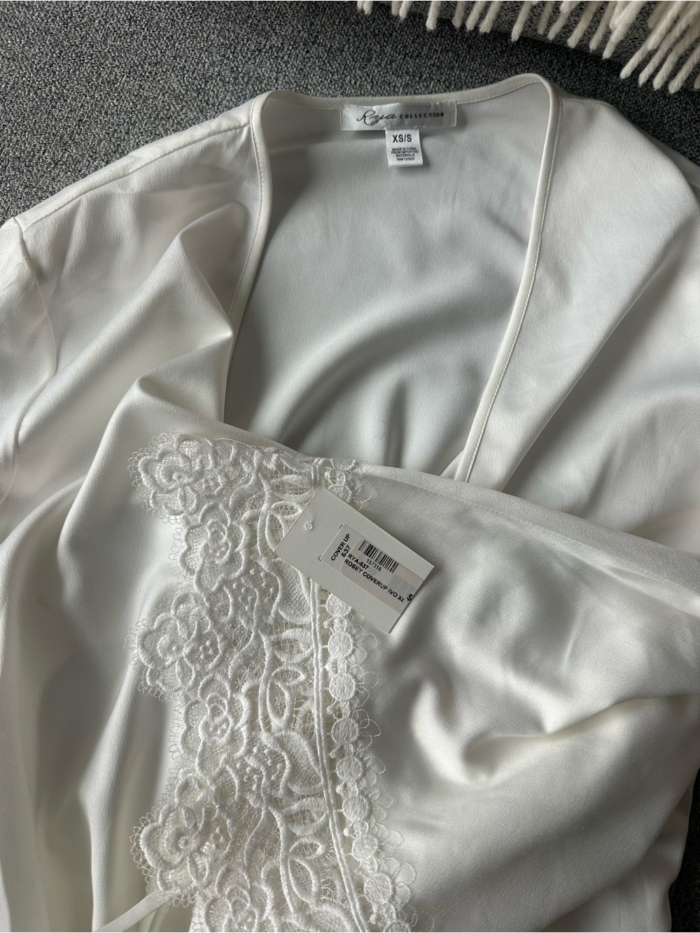 NWT Rya Collection White Rosy Cover Up Robe - Picture 5 of 5
